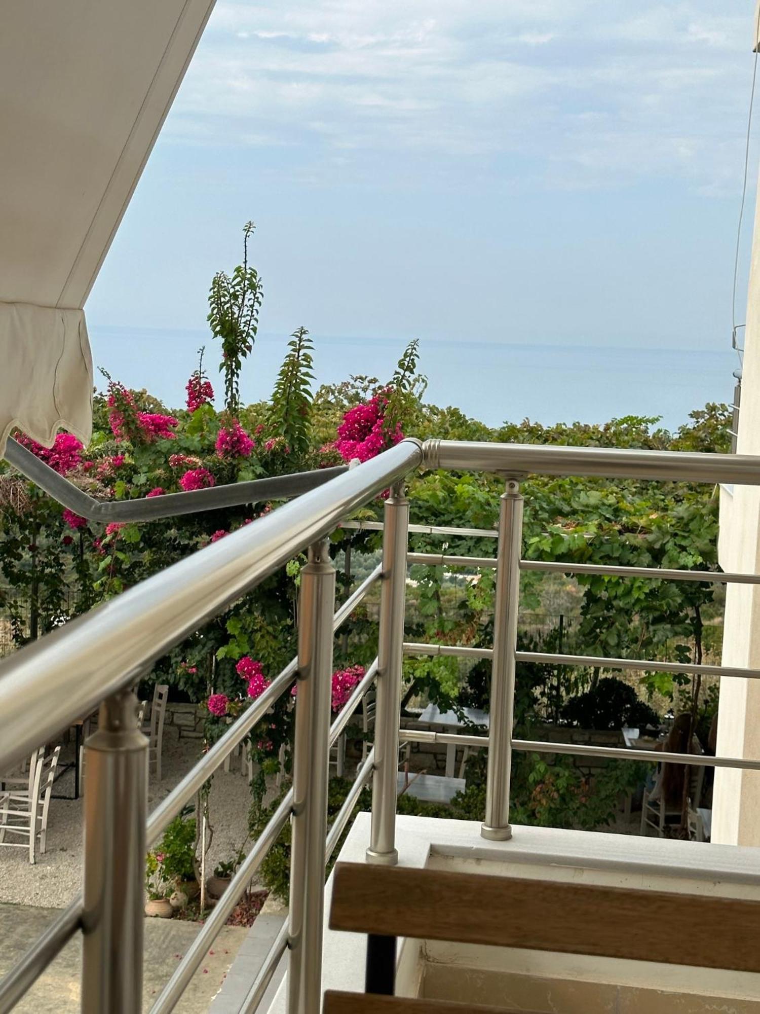 Elea Guesthouse Himare Exterior foto