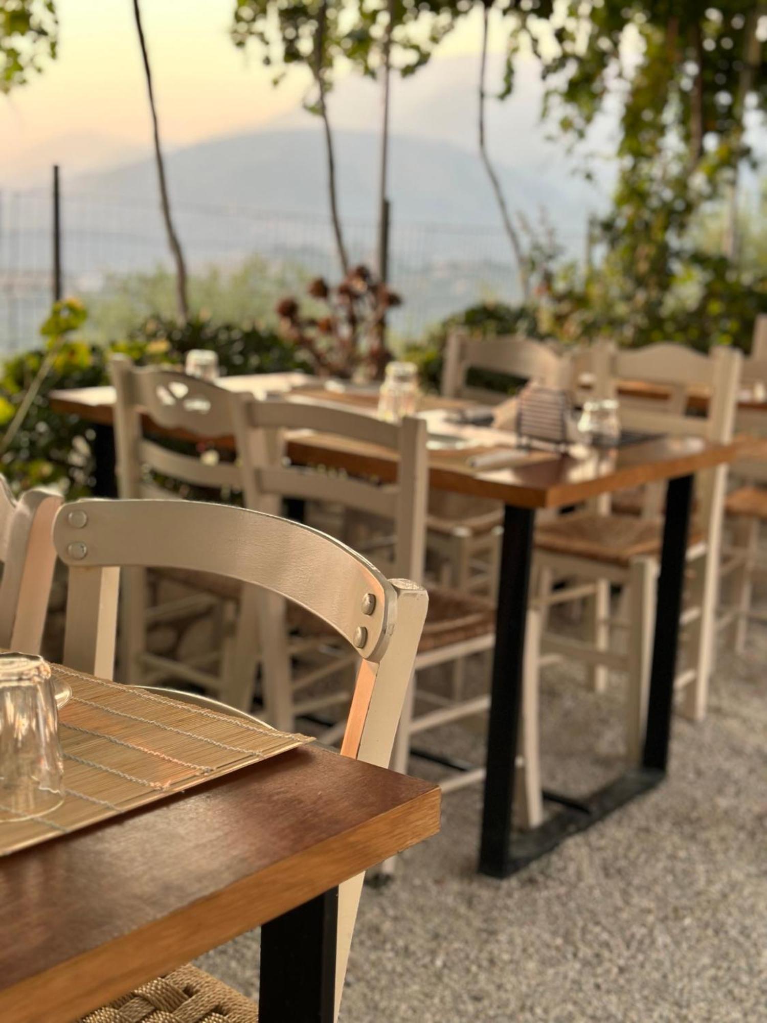 Elea Guesthouse Himare Exterior foto
