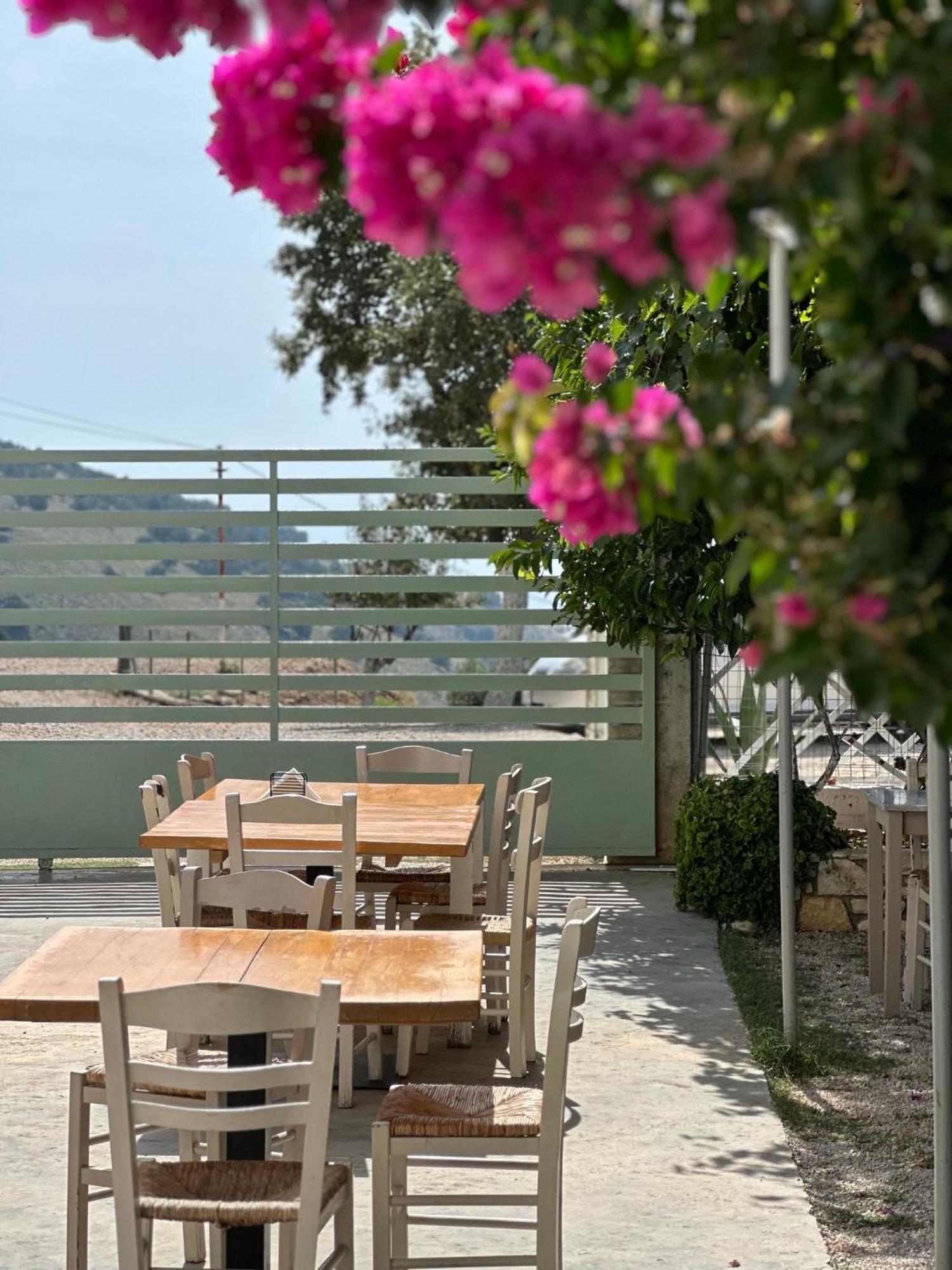Elea Guesthouse Himare Exterior foto